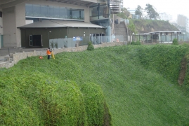 Levantamiento topográfico y mejoramiento de talud sector Larcomar